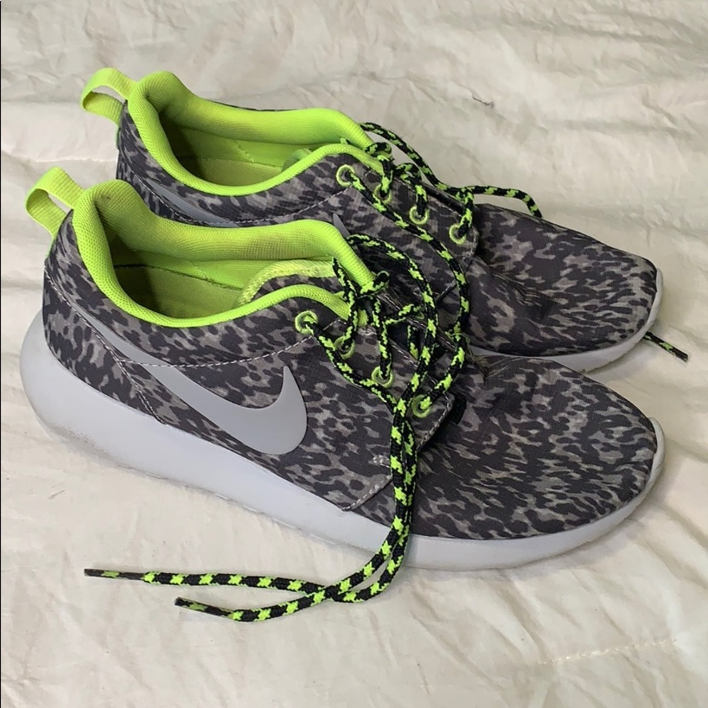 Animal print Nike Roche sneaker